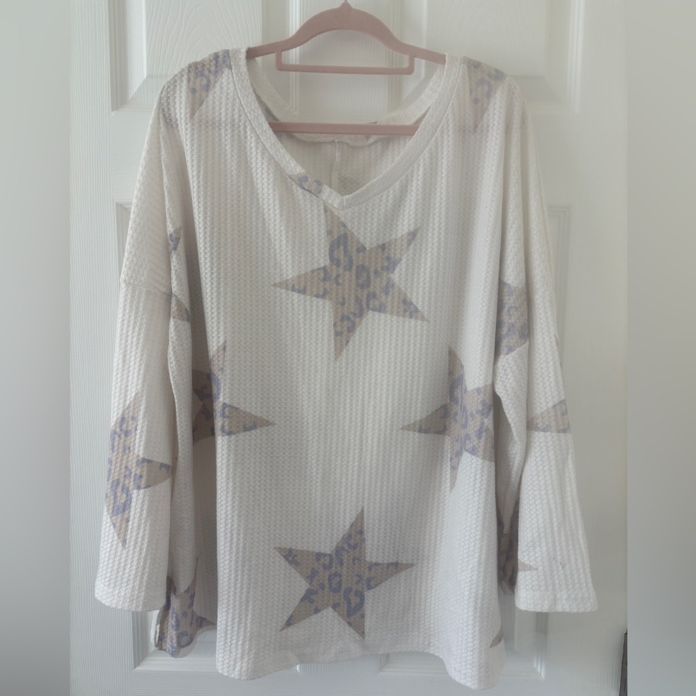 Women's Waffle Knit Long Sleeve Star Patterned V Neck Top